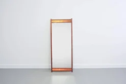 Miroir en bois de teck avec bande en relief en cuivre