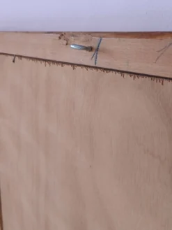 Miroir en bois doré, de forme organique avec une glace biseauté