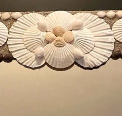 Miroir en bois et coquillages
