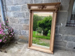 Miroir en bois sculpté, 168x112 cm