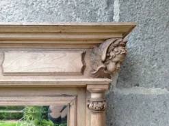 Miroir en bois sculpté, 168x112 cm