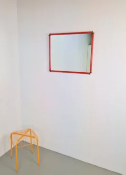 Miroir en cadre rouge postmoderne italien, années 1980