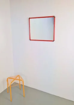 Miroir en cadre rouge postmoderne italien, années 1980