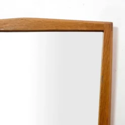 Miroir en chêne des années 60, 84 x 38.5 cm.