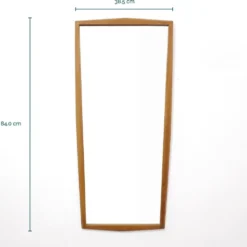 Miroir en chêne des années 60, 84 x 38.5 cm.