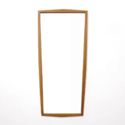 Miroir en chêne des années 60, 84 x 38.5 cm.