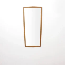 Miroir en chêne des années 60, 84 x 38.5 cm.