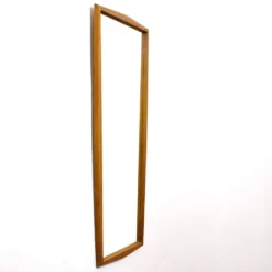 Miroir en chêne des années 60, 84 x 38.5 cm.