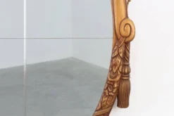 Miroir en chêne doré ovale français sculpté art déco, vers 1925