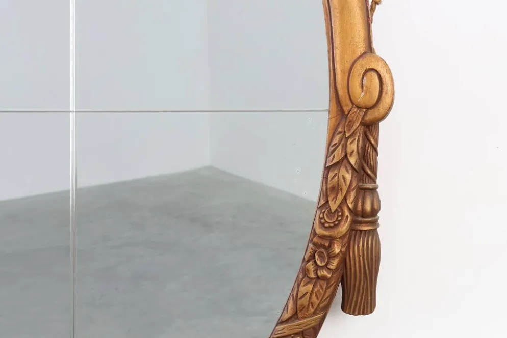 Miroir en chêne doré ovale français sculpté art déco, vers 1925