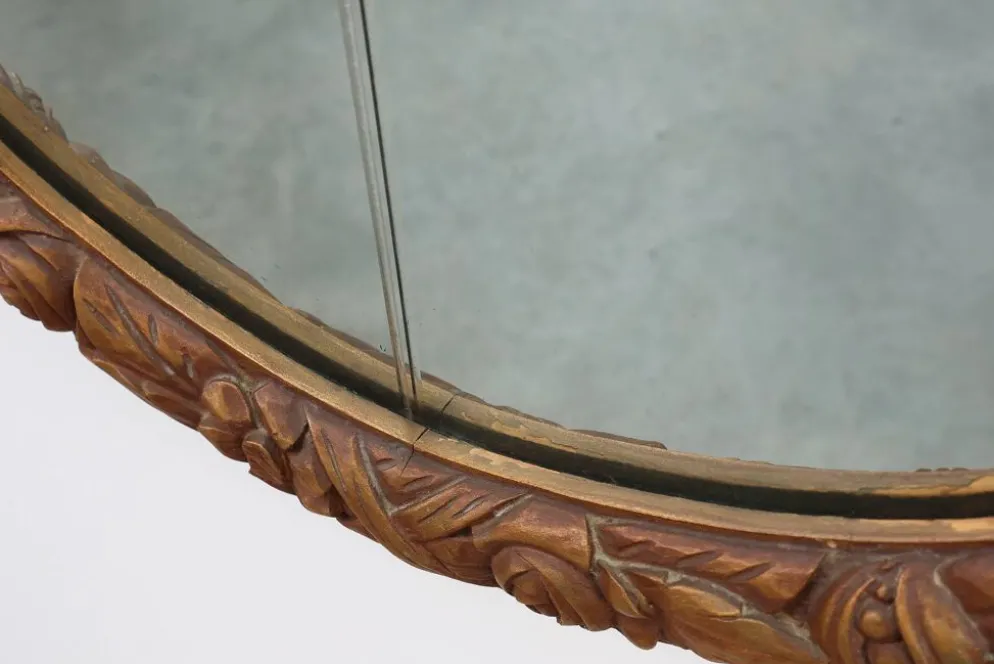 Miroir en chêne doré ovale français sculpté art déco, vers 1925