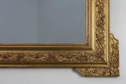 Miroir en chêne doré richement sculpté de style rococo français, 19e siècle