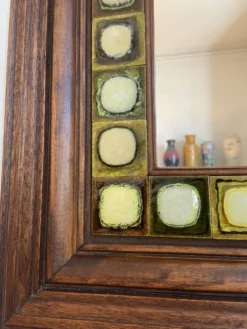 Miroir en céramique et bois années 80