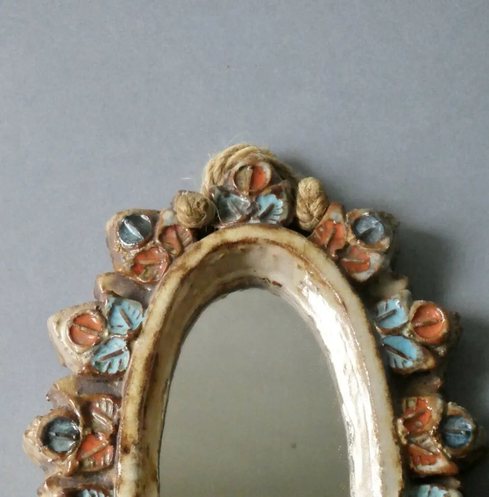 Miroir en céramique, fleurs émaillées, Vallauris