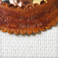Miroir en cuir repoussé, Sri Lanka, 1960s