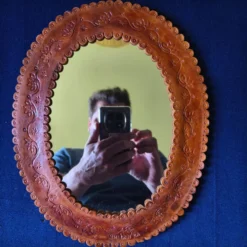 Miroir en cuir repoussé, Sri Lanka, 1960s