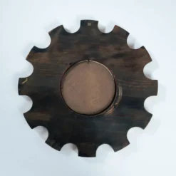 Miroir en forme de soleil du zodiaque espagnol avec cadre en bois doré sculpté rouge, Arnolfini, années 1950.