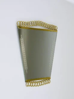 Miroir en laiton à décor de boucles attribué à Josef Frank, Autriche, années 1950