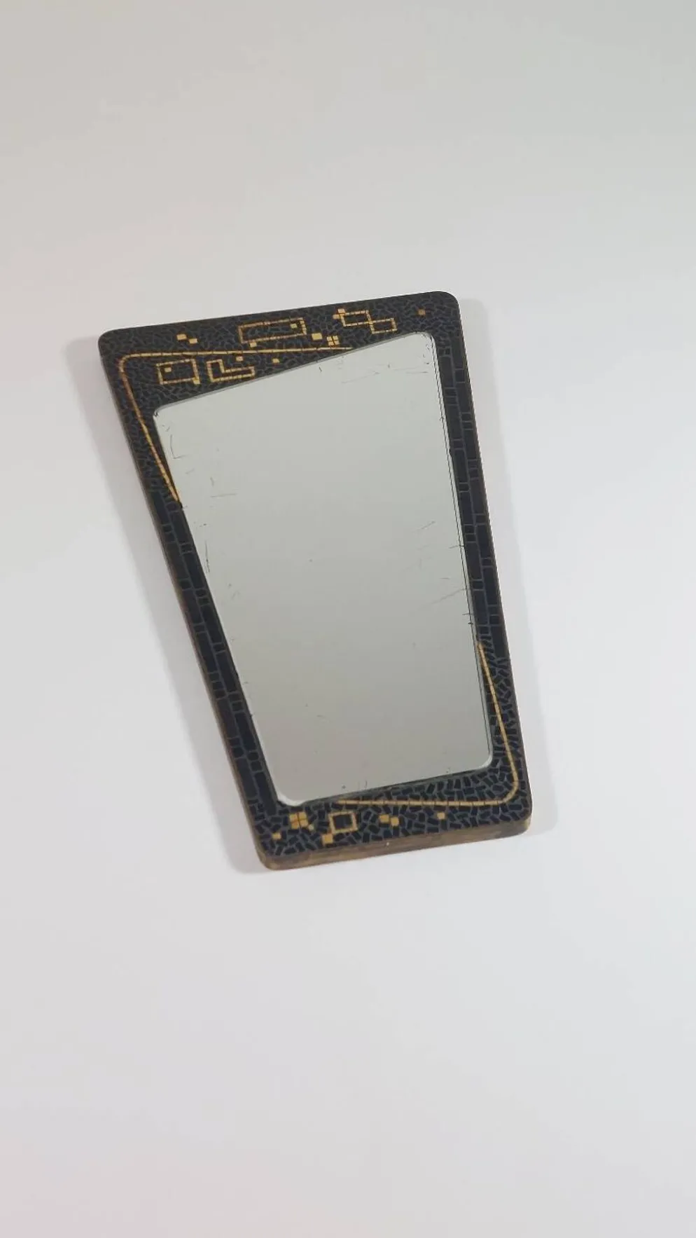 Miroir en laiton et mosaïque patiné, milieu XXème