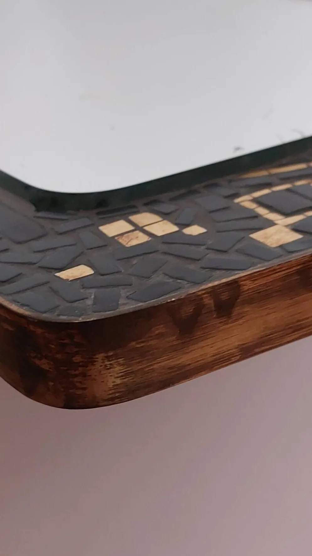 Miroir en laiton et mosaïque patiné, milieu XXème
