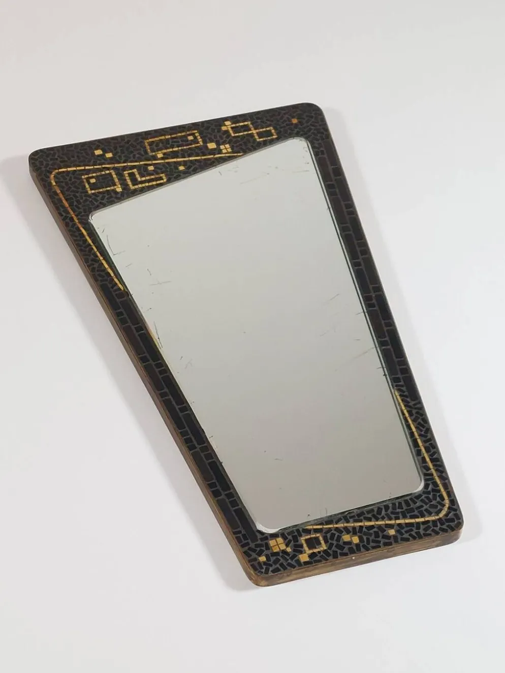 Miroir en laiton et mosaïque patiné, milieu XXème