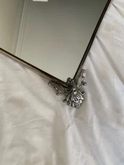 Miroir en metal argenté bord incurvé
