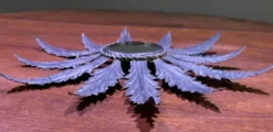 Miroir en métal à décor de feuillage