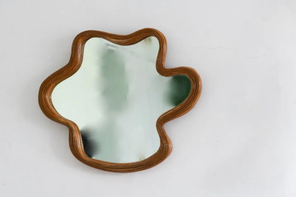 Miroir en osier de forme oranique
