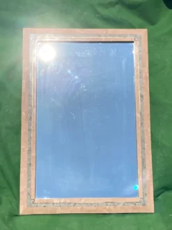 Miroir en pierre de corail rouge pavé par Maitland Smith dans les années 1970 75x110cm