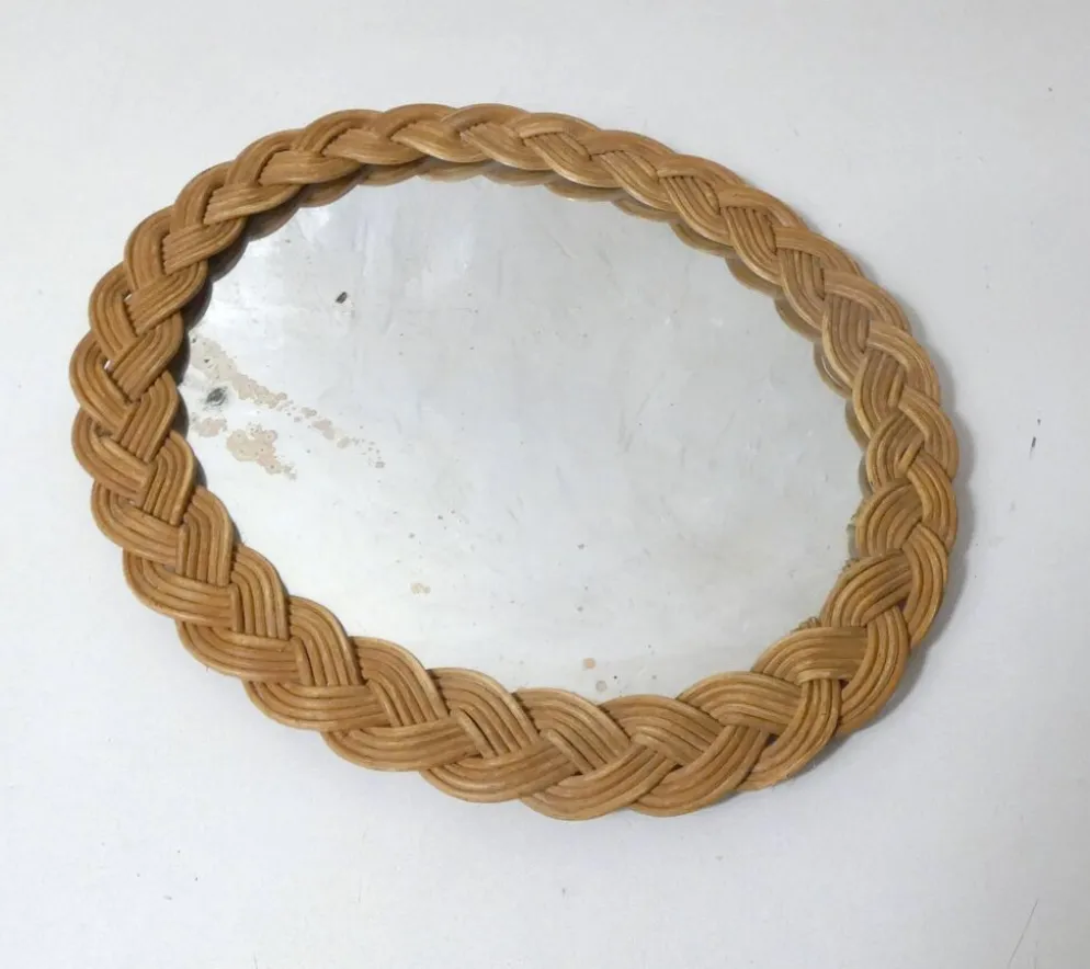 miroir en rotin tressé