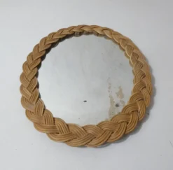miroir en rotin tressé