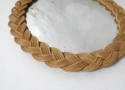 miroir en rotin tressé