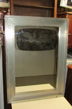 Miroir en étain originaire d'Espagne 76x101cm
