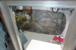 Miroir en étain originaire d'Espagne 76x101cm