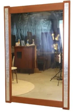 Miroir en teck avec des accents argentés