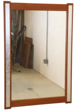 Miroir en teck avec des accents argentés