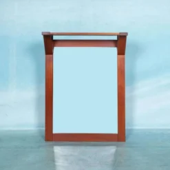 Miroir en teck danois avec étagère pour chapeaux des années 1960.