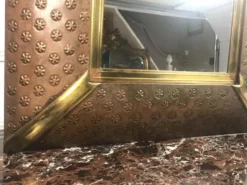 Miroir en tôle et cuivre repoussé des années 70 - 52 cm x 33 cm