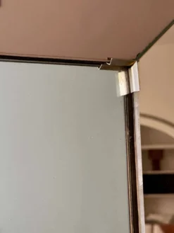 Miroir facetté à encadrement rosé – Italie, années 80