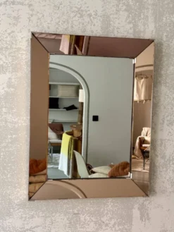 Miroir facetté à encadrement rosé – Italie, années 80