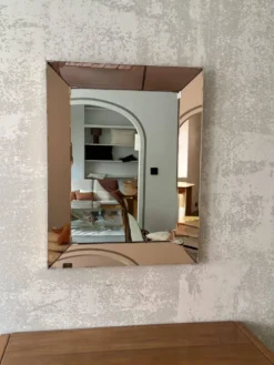 Miroir facetté à encadrement rosé – Italie, années 80