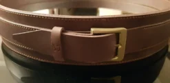 Miroir fait main dans le goût de J. Adnet en cuir végétal tanné marron