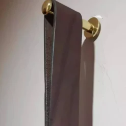 Miroir fait main dans le goût de J. Adnet en cuir végétal tanné marron
