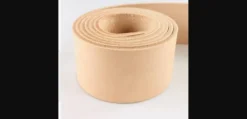 Miroir fait main de style J. Adnet en cuir végétal tanné naturel, ø 58 cm