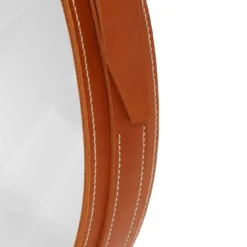 Miroir fait main de style J. Adnet en cuir végétal tanné couleur tan, ø58 cm