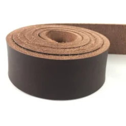 Miroir fait main de style J. Adnet en cuir végétal tanné marron, ø 45 cm