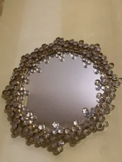 Miroir Hollywood Regency en cristal de Pawla