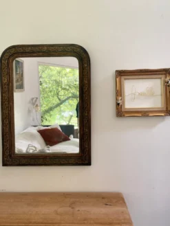 Miroir Louis-Philippe, bois et stuc doré — fin XIXe