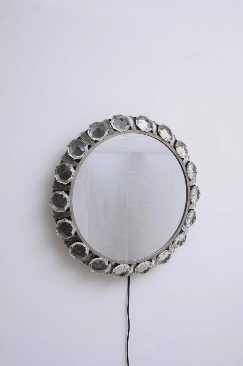 Miroir moderne du milieu du siècle illuminé par Bakalowits & Söhne, années 1960.
