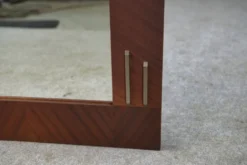 Miroir moderniste en placage d'acajou 1950's